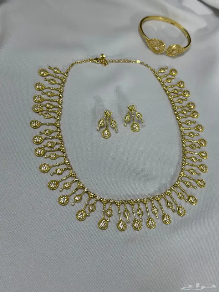 طقم إكسسوار ذهبي كامل 0