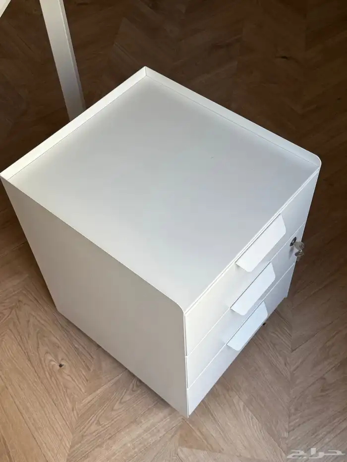 للبيع 4 مكتب مع كرسي وأدراج 2500 ريال 2