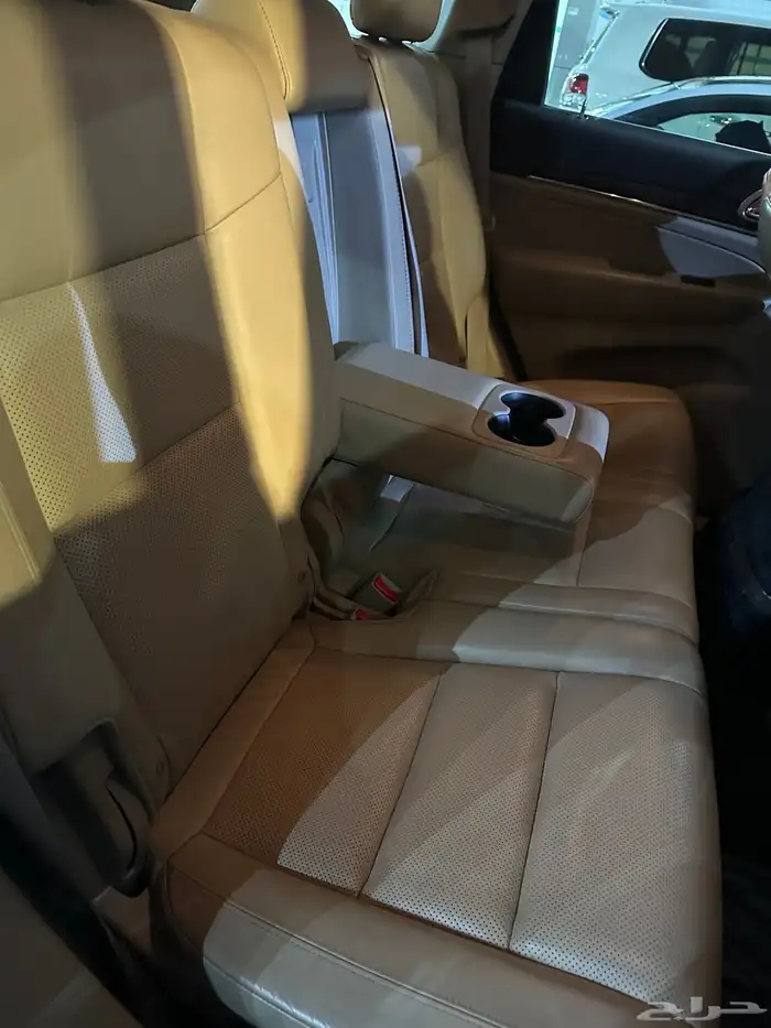 جيب جراند شيروكي Limited V8   وكالة   نظيفة جد ا ممشي قليل 5