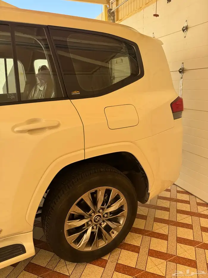 جيب لاندكروزر مديل 2024 الفئه رقم 4 17