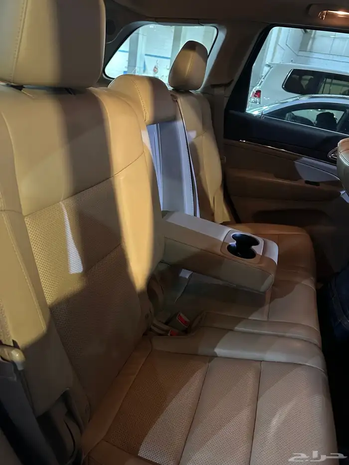 جيب جراند شيروكي Limited V8   وكالة   نظيفة جد ا ممشي قليل 6