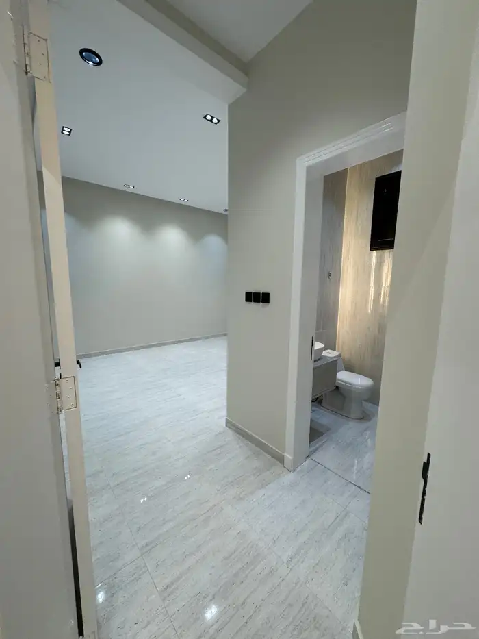 للبيع شقق تمليك أرضي 6غرف بمدخل سياره قرب كوبري باحص 15