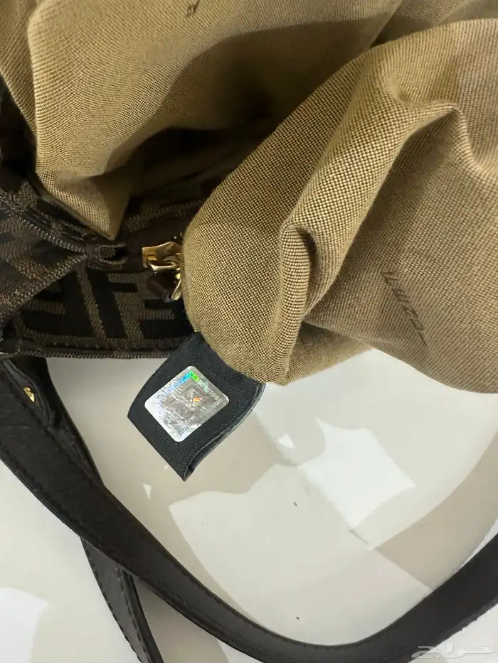 شنطه ماركه فندي اصليه حالتها ممتازه للبيع 2