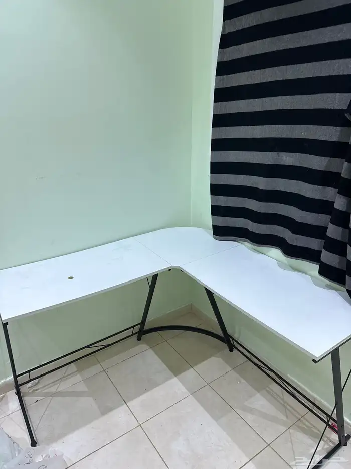 طاوله حرف L نظيفه 1