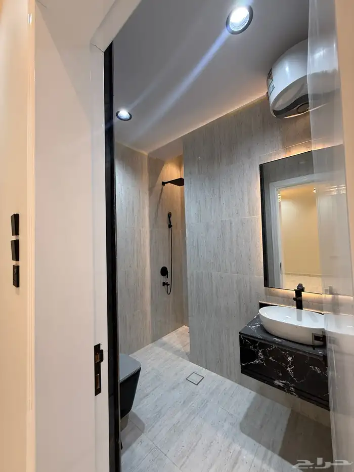 للبيع شقق علويه وارضيه بسعر صيدة بدرة الموسي ع برحه مسجد 39