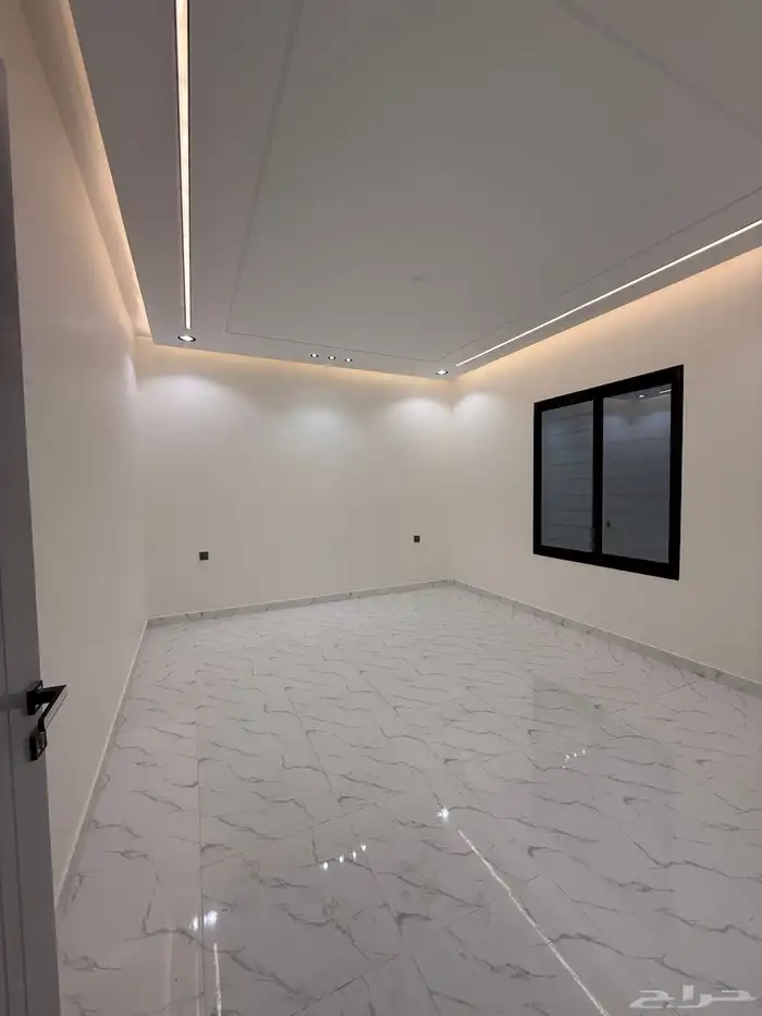 للبيع ارواف علويه وشقق ارضيه ببايكة سيارة ف شمال الخميس 44