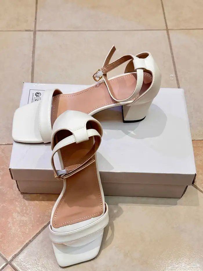 حذاء رجالي ونساء جديده من فلورينا 3