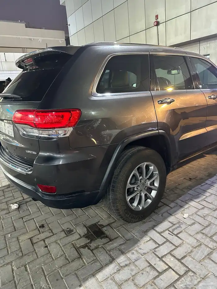 جيب جراند شيروكي Limited V8   وكالة   نظيفة جد ا ممشي قليل 3