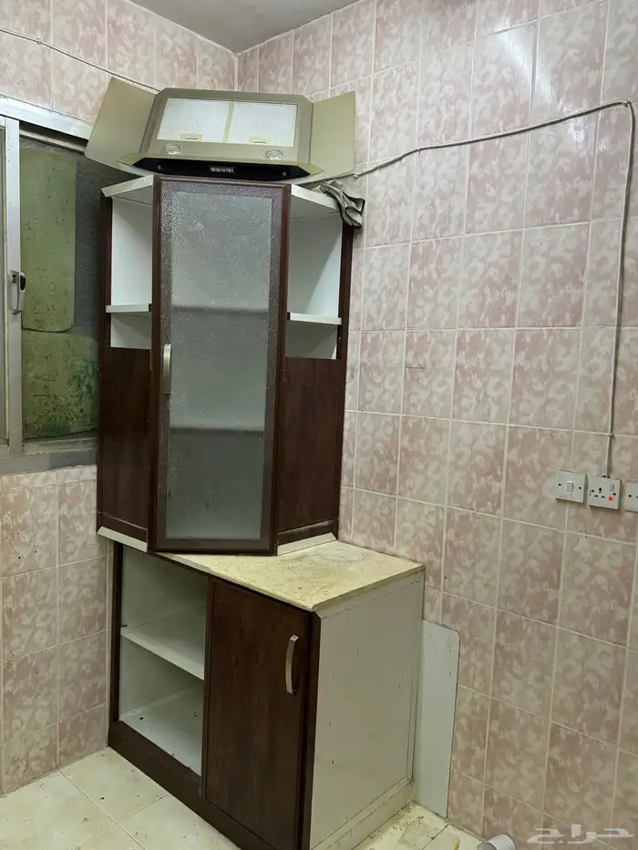 مطبخ جيد جيدا   سخان كهربائي استعمال بسيط جدا   عدد 2 غاز 2