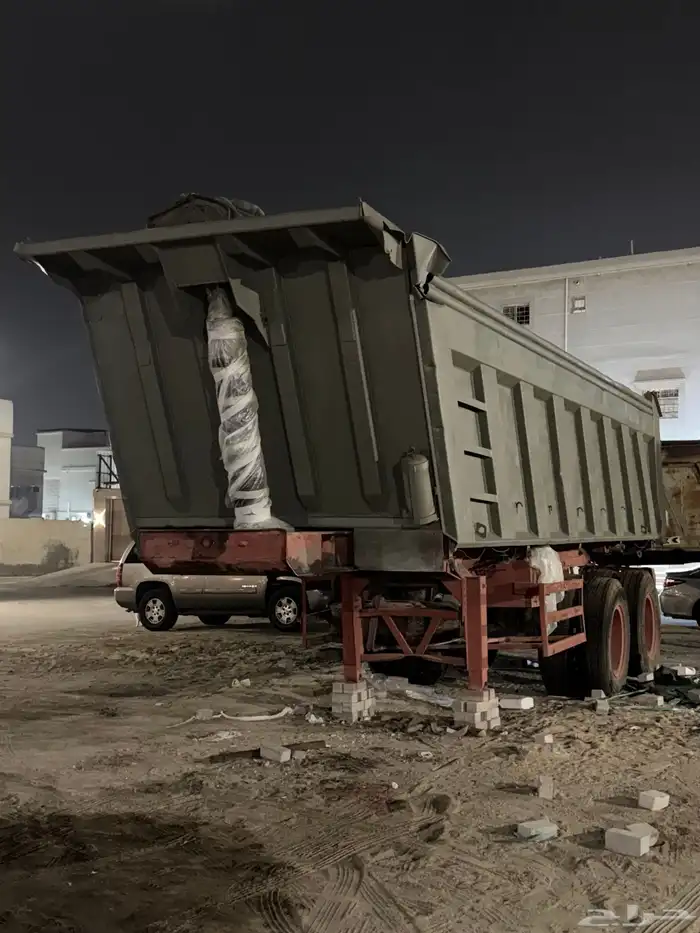 للبيع صندوق قلاب 24 متر قاعدة 16 0