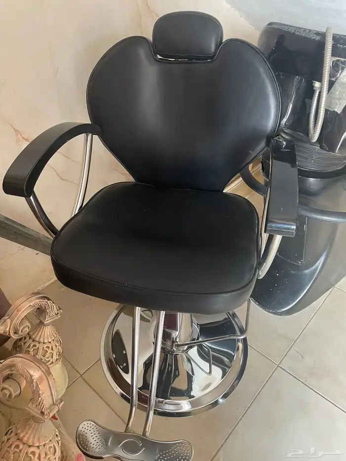 كرسي بحالة ممتازة للبيع في بيشة 1