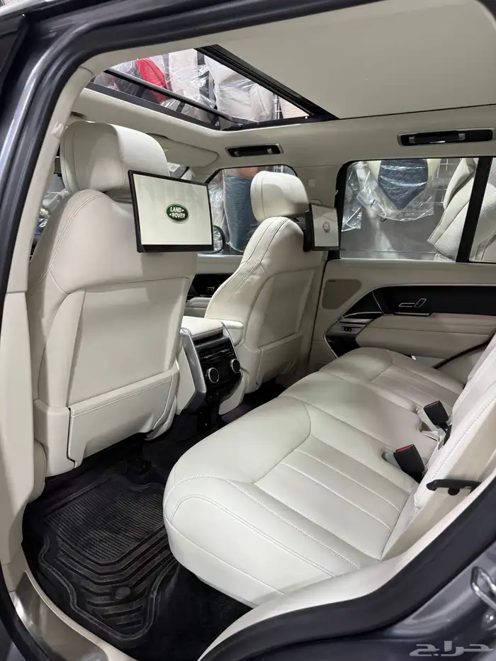 شاشات مراتب خلفية رنج روفر 2024 إلى 2025 نفس شكل الوكا 10