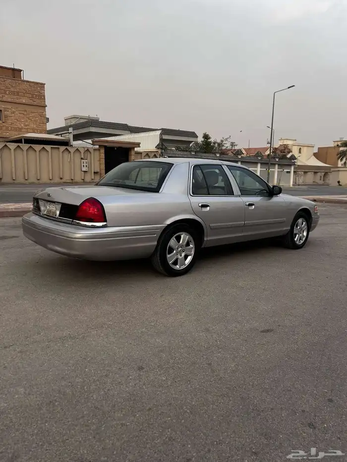 فورد فكتوريا 2010 سعودي ممشى قليل 3