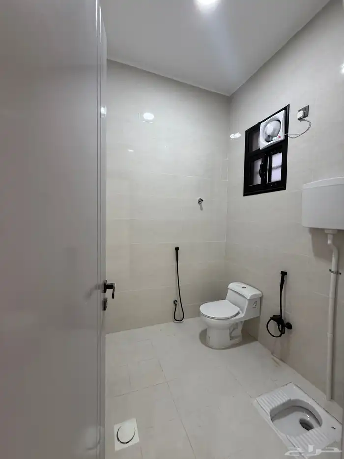 للبيع ارواف علويه وشقق ارضيه ببايكة سيارة ف شمال الخميس 43