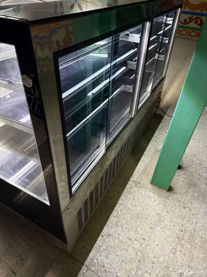 ثلاجه عرض للبيع 2