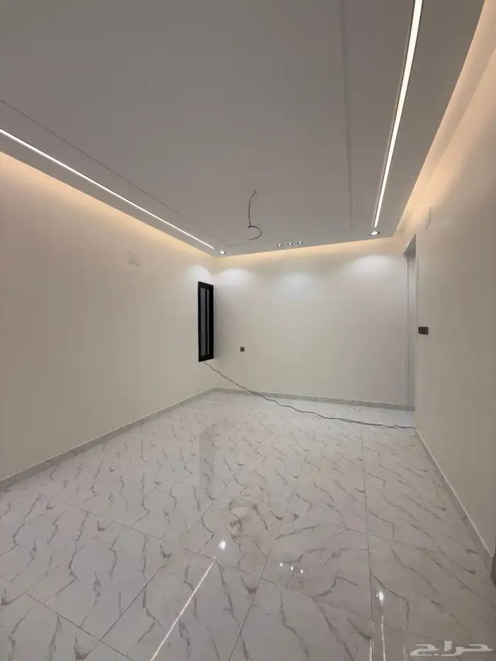 للبيع ارواف علويه وشقق ارضيه ببايكة سيارة ف شمال الخميس 28