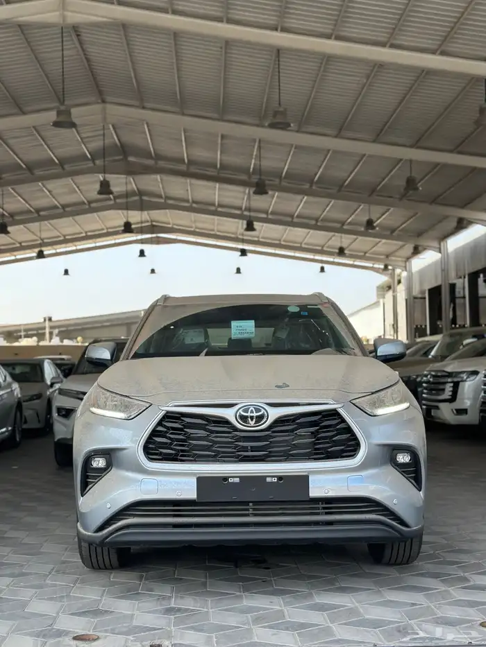 تويوتا هايلاندر GLE هايبرد الوان فضي موديل 2025 4