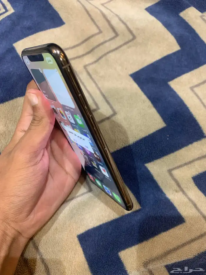 ايفون xs ماكس 256GB 7