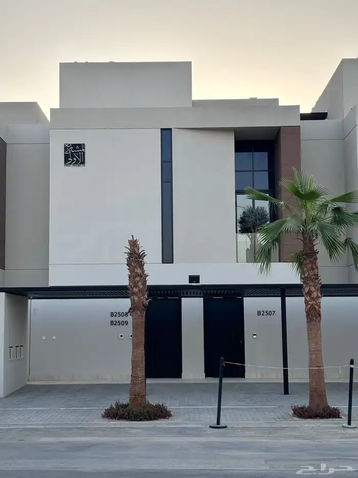 للبيع شقة بتصميم فاخر   مسبح   مصعد   موقف خاص 0