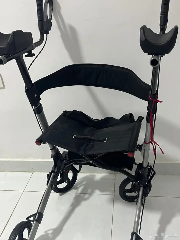 صدقة للمحتاجين مشاية لكبار السن وعكاز 1