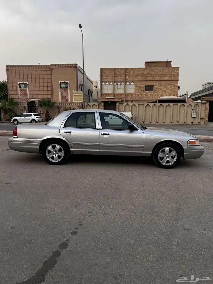 فورد فكتوريا 2010 سعودي ممشى قليل 2