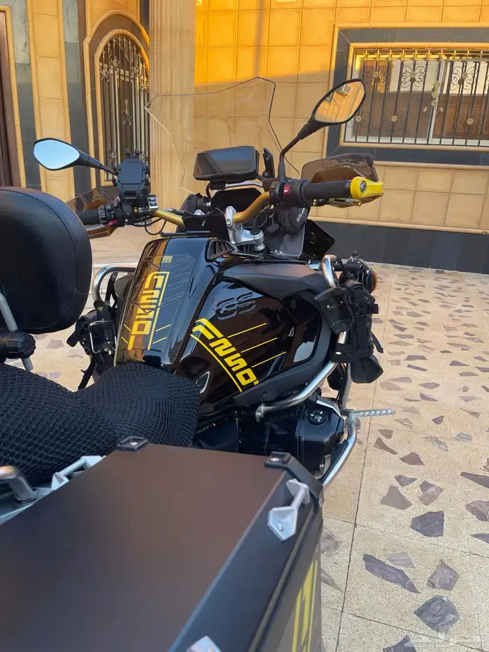 ادفنشر bmw 1250 R 2021 اصدار 40 عام لوحة مميزة 37