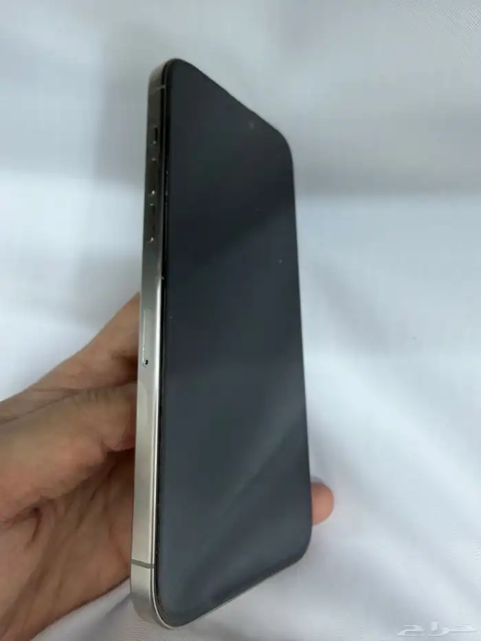 ايفون 15 برو ماكس 256 سلفر نظيف باغراضه وكرتونه 3