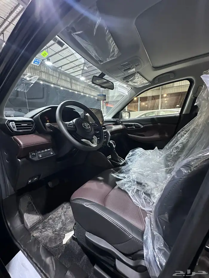 تويوتا اوربان كروزر فل 4 سلندر موديل 2026 لون اسود 1