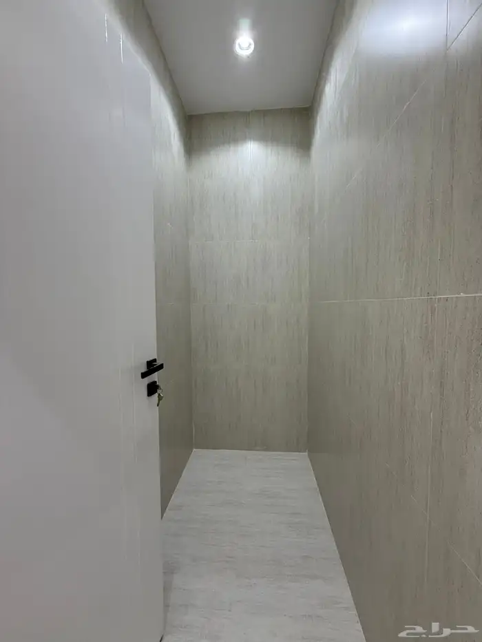 للبيع ارواف علويه وشقق ارضيه تشطيب فندقي ف احد رفيده 9