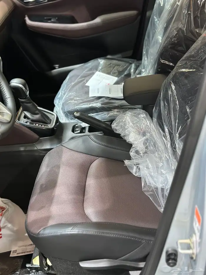 تويوتا اوربان كروزر GLX فل كامل موديل 2026 فضي سقف اسود 9