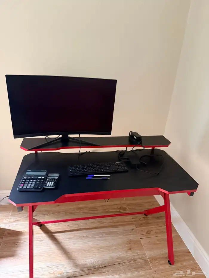 طاولة كمبيوتر مع كرسي gaming 3