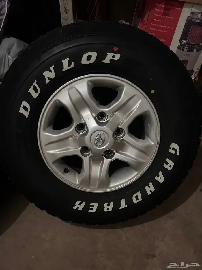 للبيع جنوط لاندكروزر وكفرات دنلوب 3