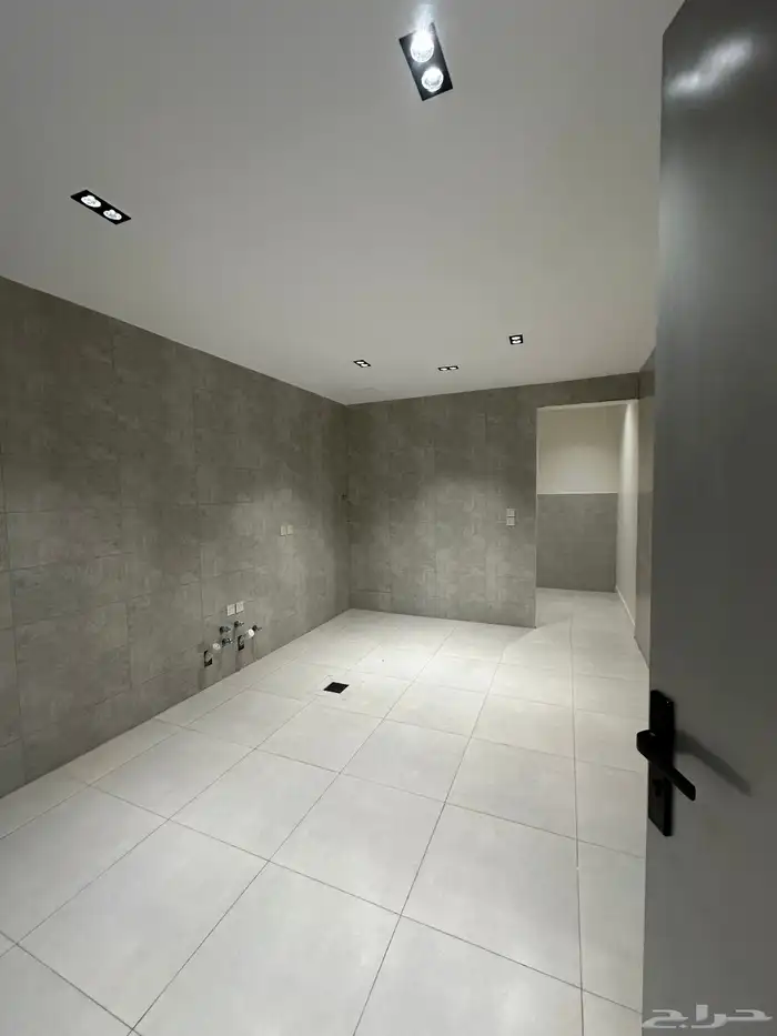 للبيع شقه علويه بموقع مميز قريب من مطار ابها 13