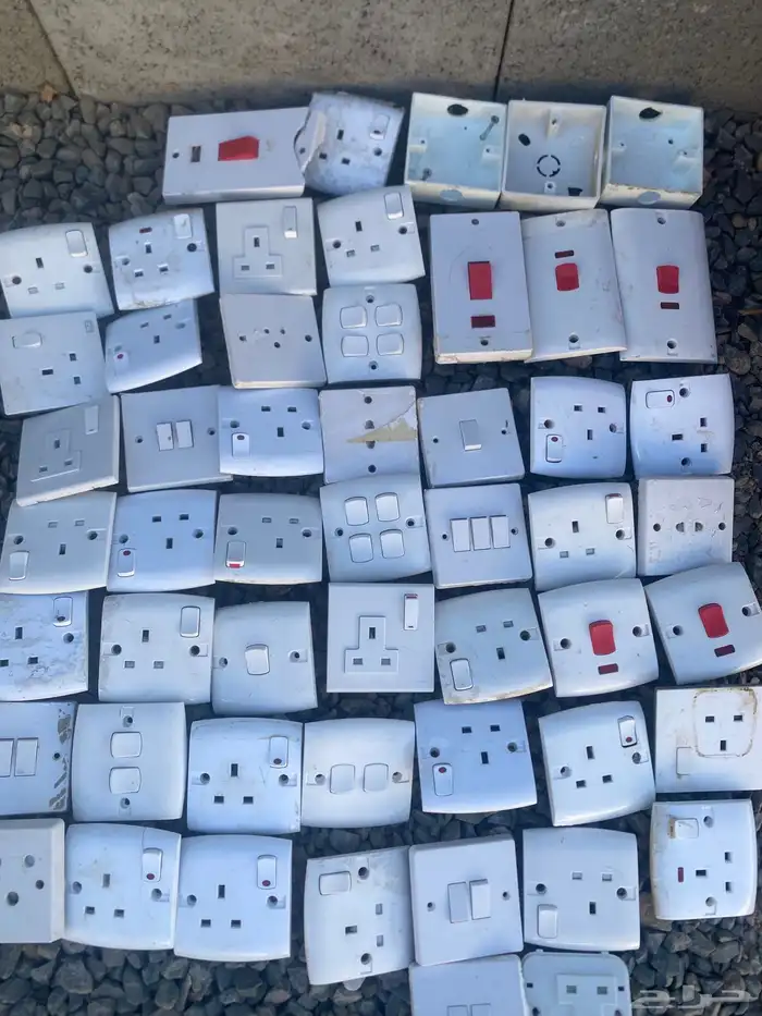 افياش الكهرباء نضيفه مفكوكة من بيت 50 حبه لبيع كامل 1