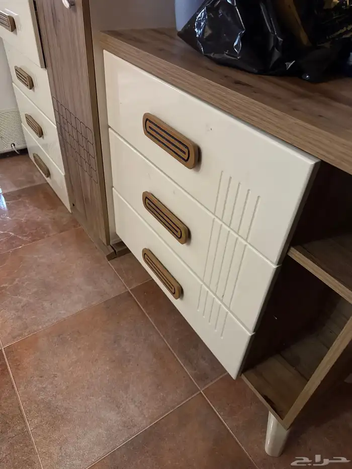 تسريحه مع مرايه كامله ودرج سحاب استخدام نظيف 1