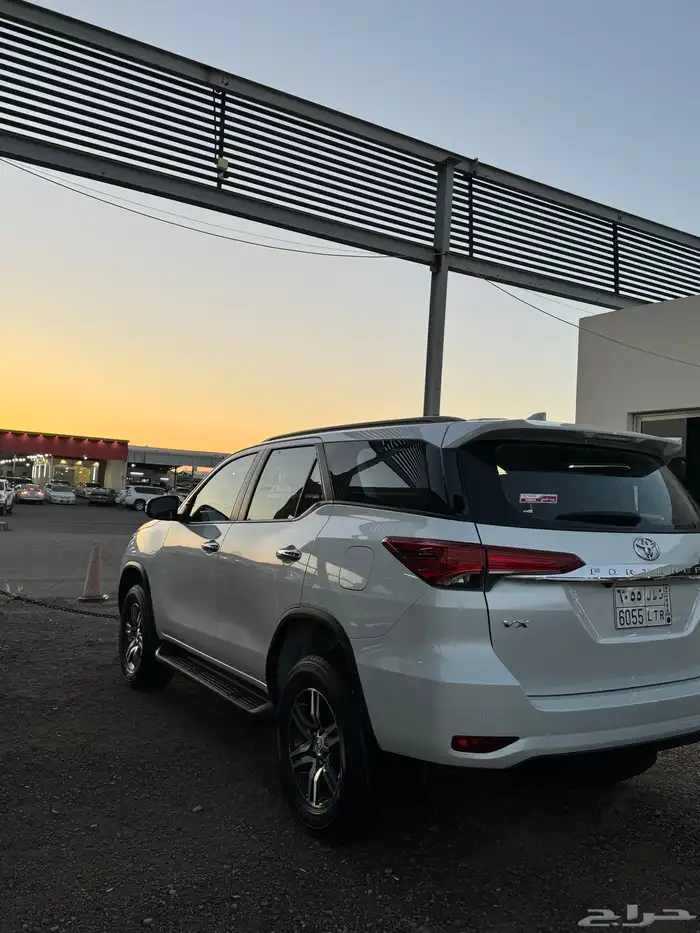 للبيع فورشنر 2023 سعودي 6 سرندل بحالة الوكالة 4