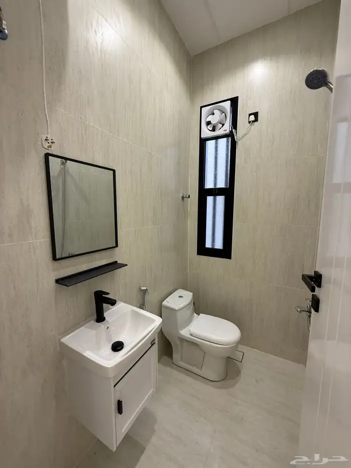 للبيع ارواف علويه وشقق ارضيه تشطيب فندقي ف احد رفيده 32