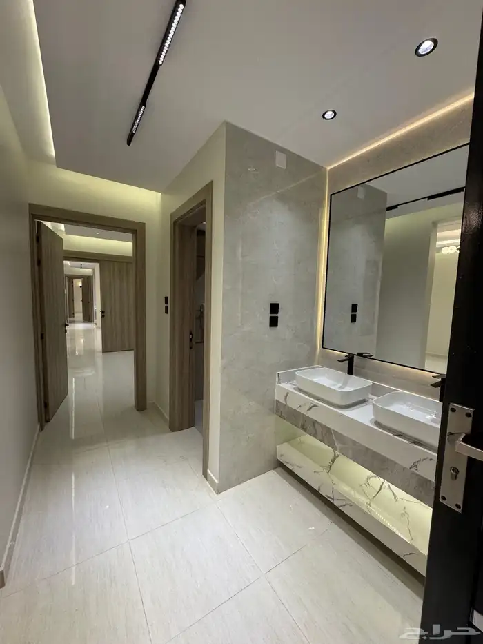 للبيع بأحد رفيده دور تمليك أرضي 6 غرف بمدخل سياره تشطيب vip 5