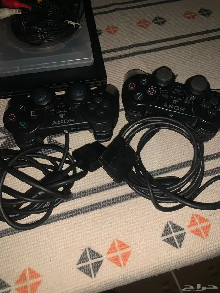 بلاستيشن 2 مستعمل مع قيرين وسلك الوان وشريطين كراش و قراند 4