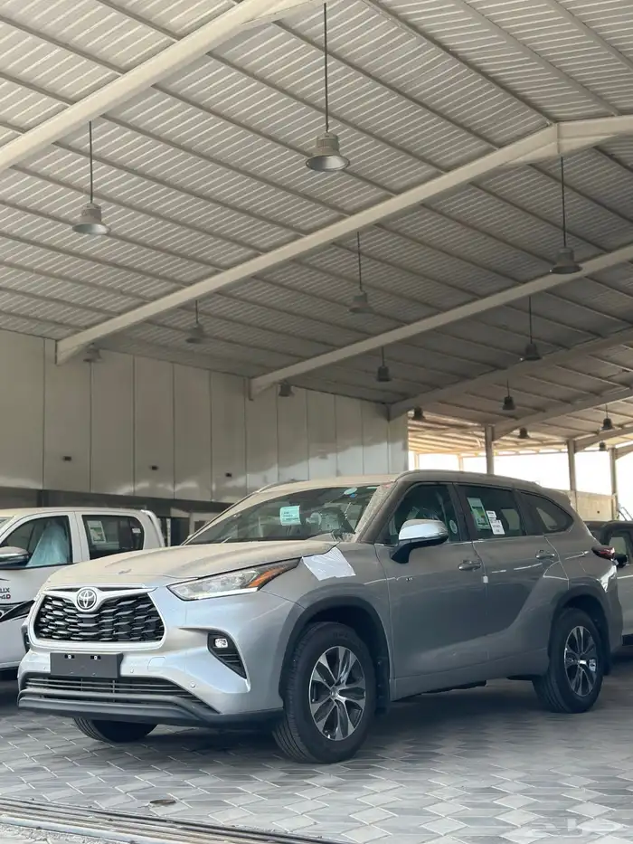 تويوتا هايلاندر GLE هايبرد الوان فضي موديل 2025 0