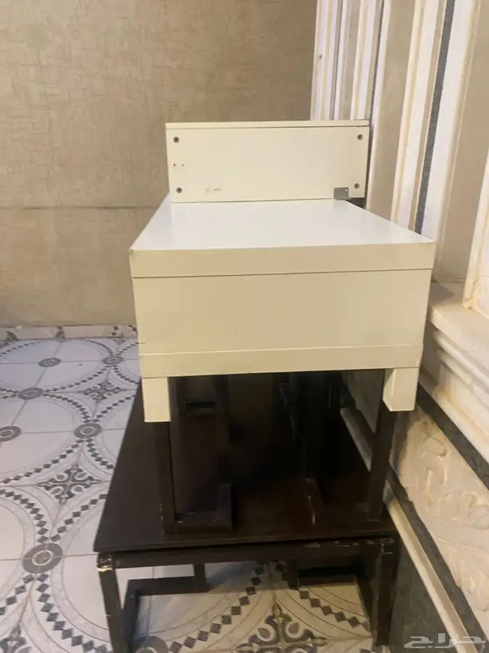 طاولات من ايكيا 0