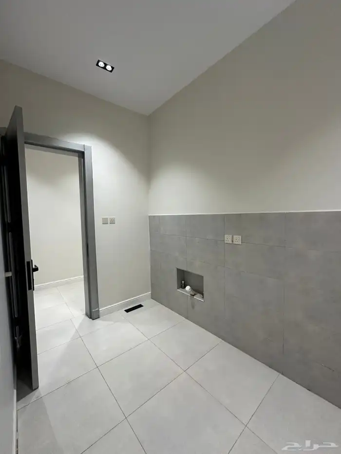 للبيع شقه علويه بموقع مميز قريب من مطار ابها 12