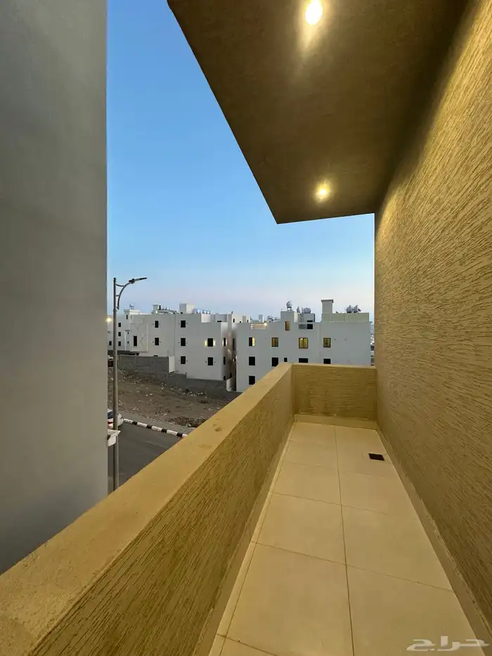 للبيع شقه علويه بموقع مميز قريب من مطار ابها 5