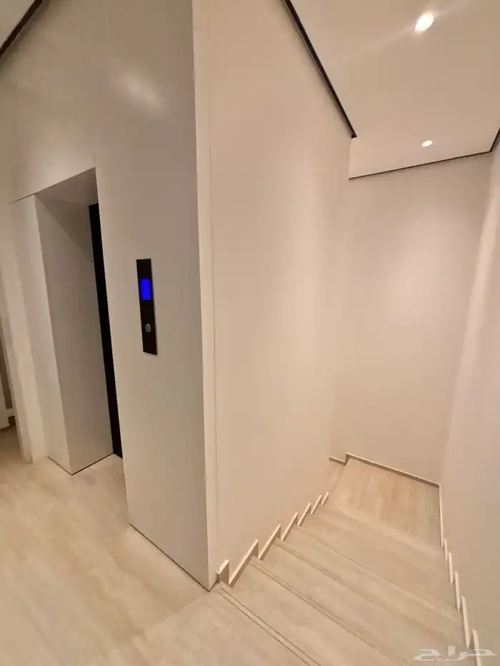 للبيع شقة بتصميم فاخر   مسبح   مصعد   موقف خاص 11