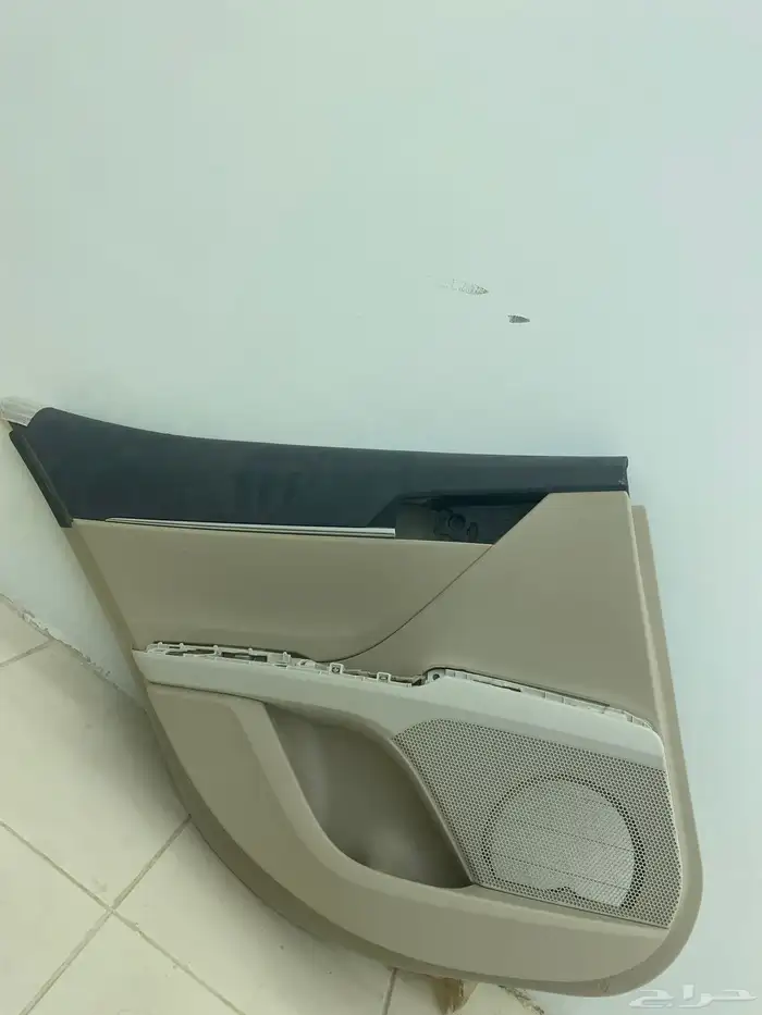 ديكور باب راكب خلقي يسار كامري من 2019 - 2024 0