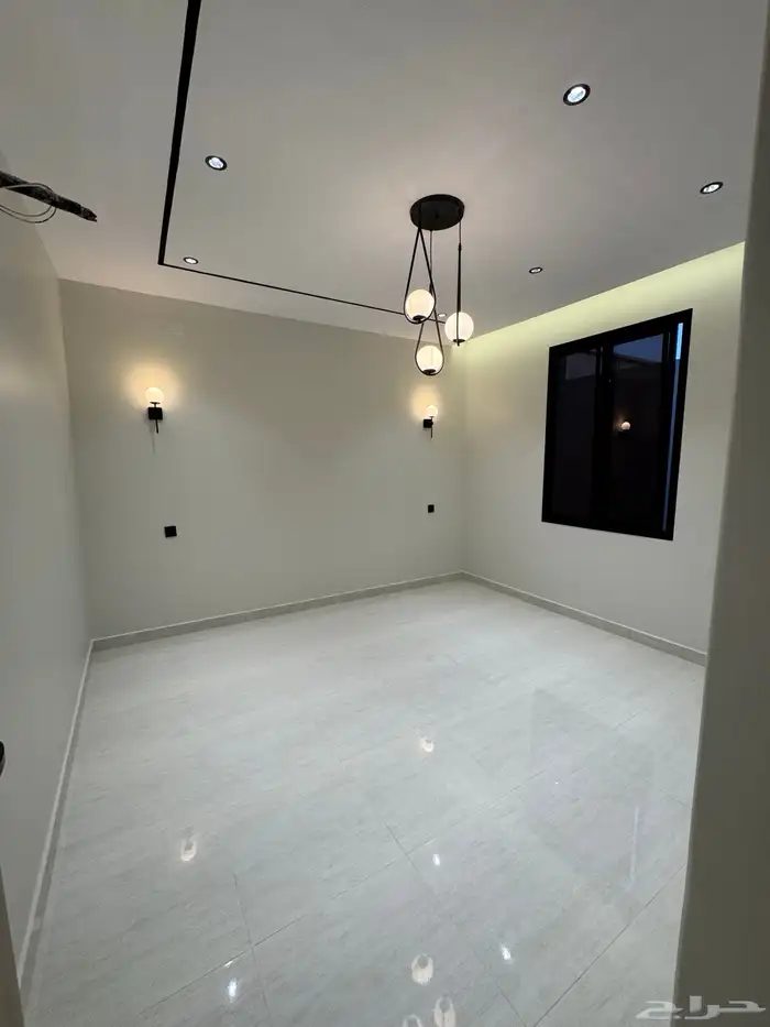 للبيع بأحد رفيده دور تمليك أرضي 6 غرف بمدخل سياره تشطيب vip 21