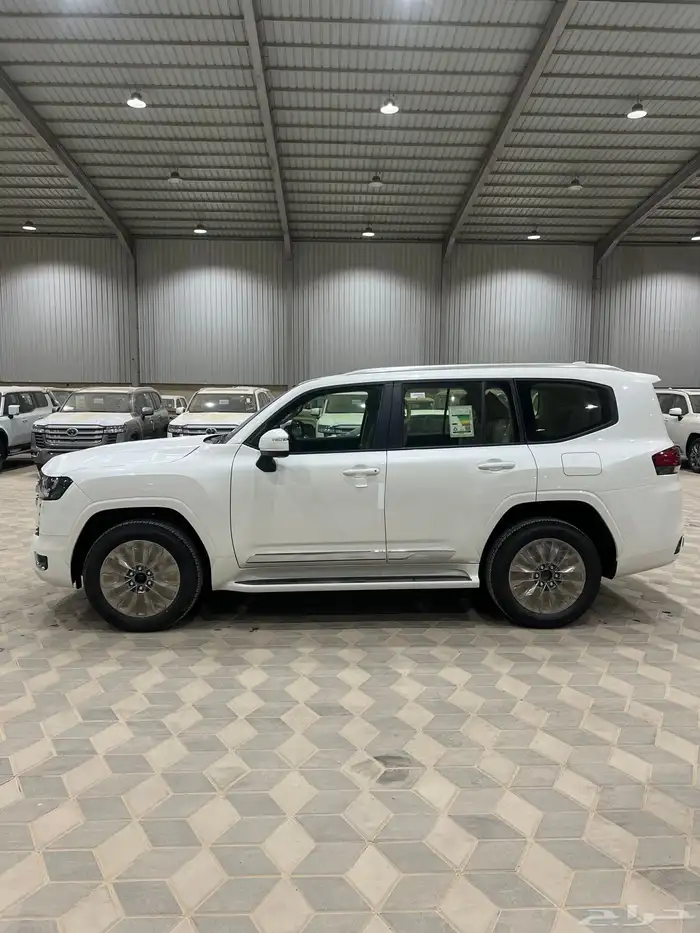 تويوتا لاندكروزر GXRL3 2025 1