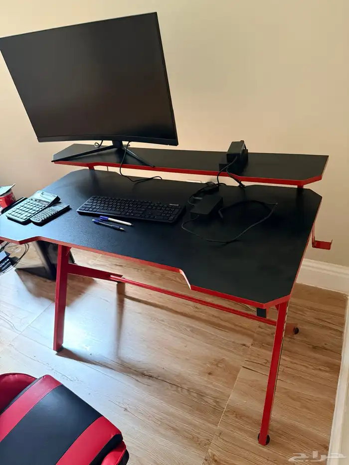 طاولة كمبيوتر مع كرسي gaming 5