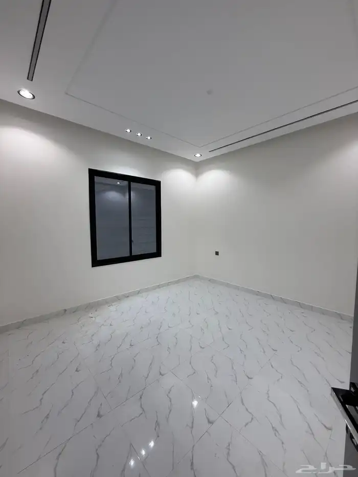 للبيع ارواف علويه وشقق ارضيه ببايكة سيارة ف شمال الخميس 45