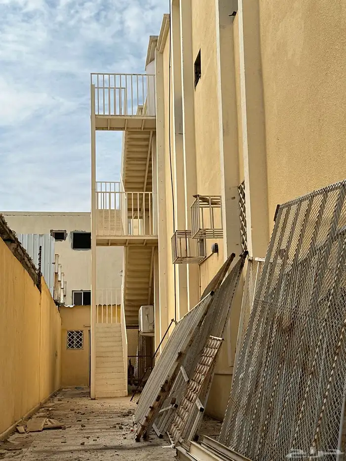 للبيع 2 درج طواري مع 6 بيبان طواري 1